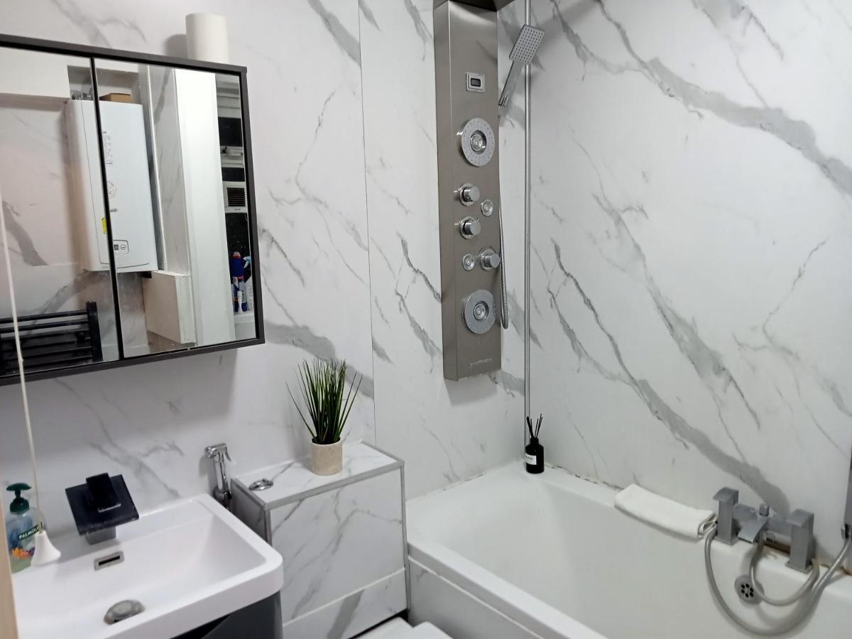 Studio Apartment In London, Bethnal Green Екстер'єр фото