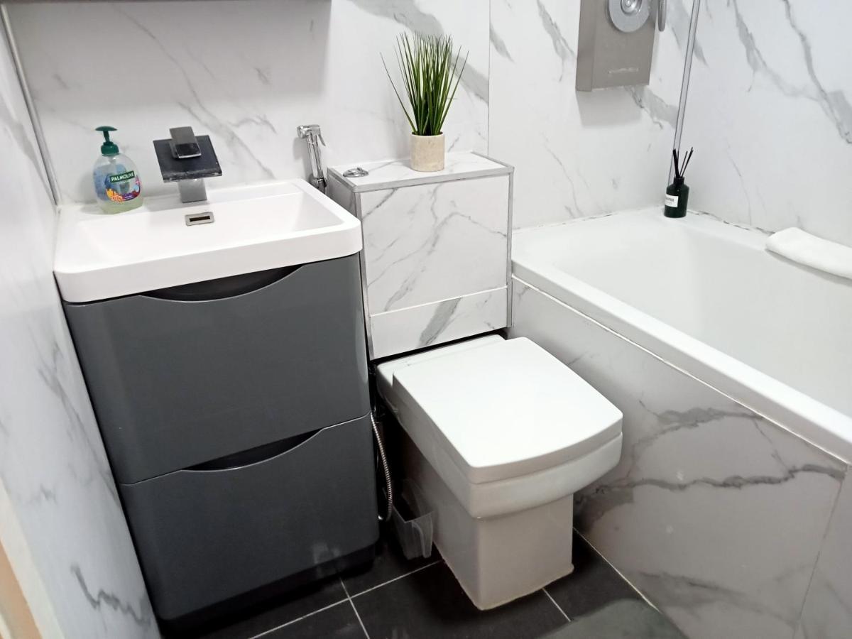Studio Apartment In London, Bethnal Green Екстер'єр фото