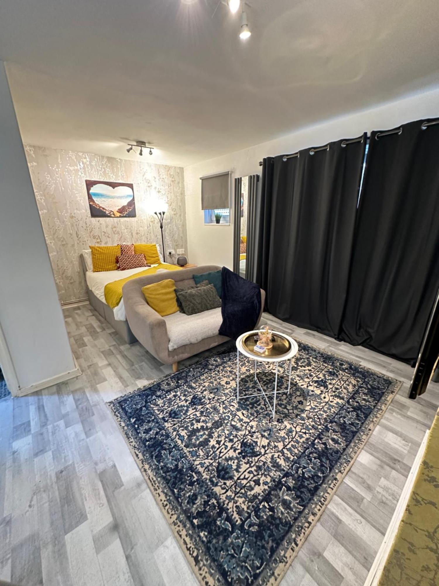 Studio Apartment In London, Bethnal Green Екстер'єр фото