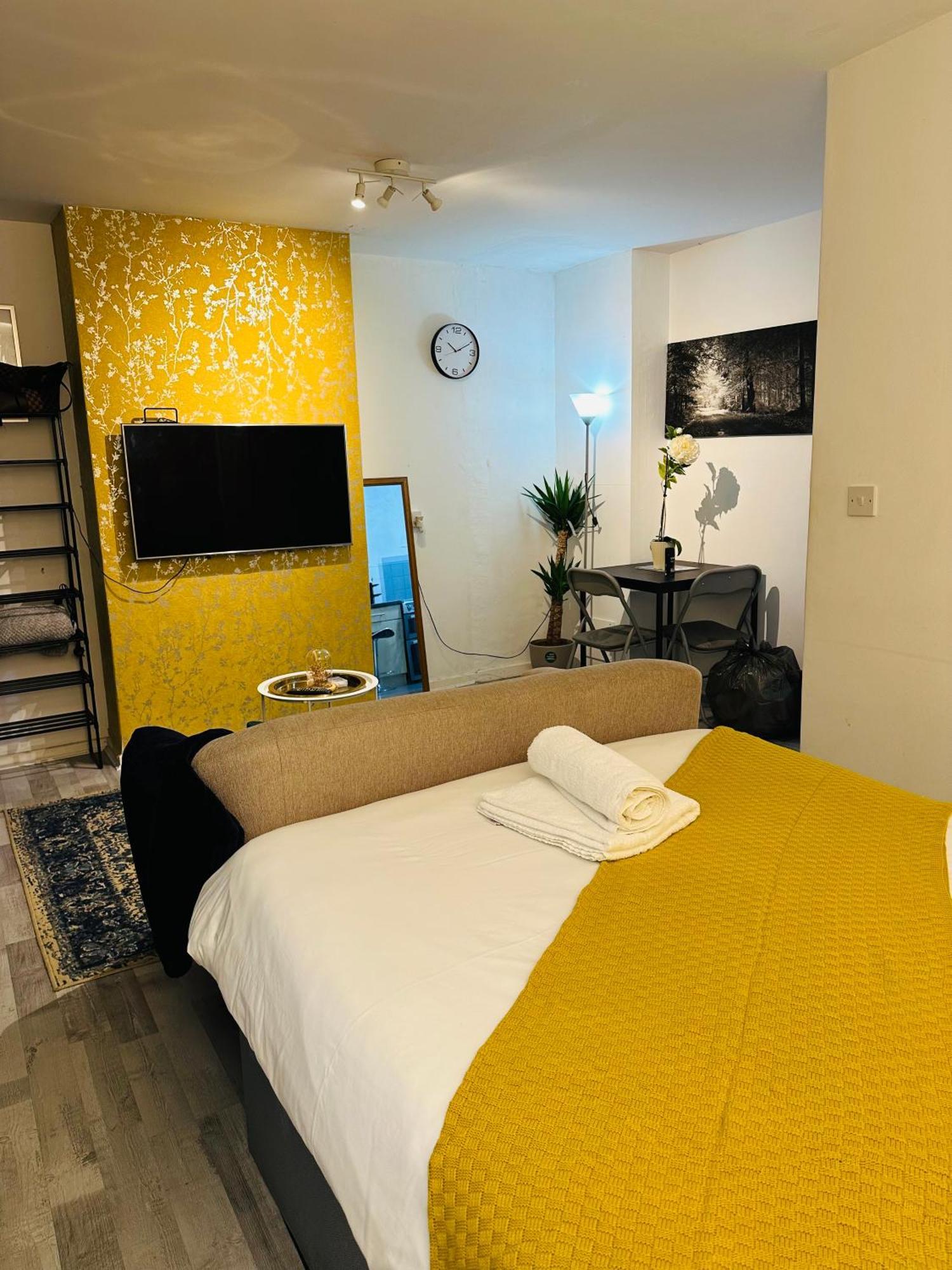 Studio Apartment In London, Bethnal Green Екстер'єр фото