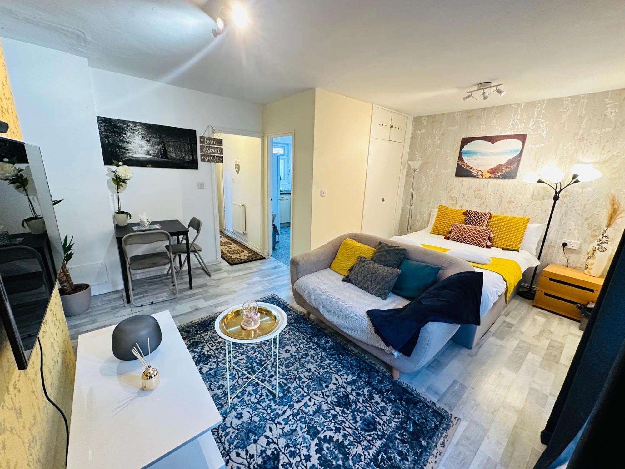 Studio Apartment In London, Bethnal Green Екстер'єр фото