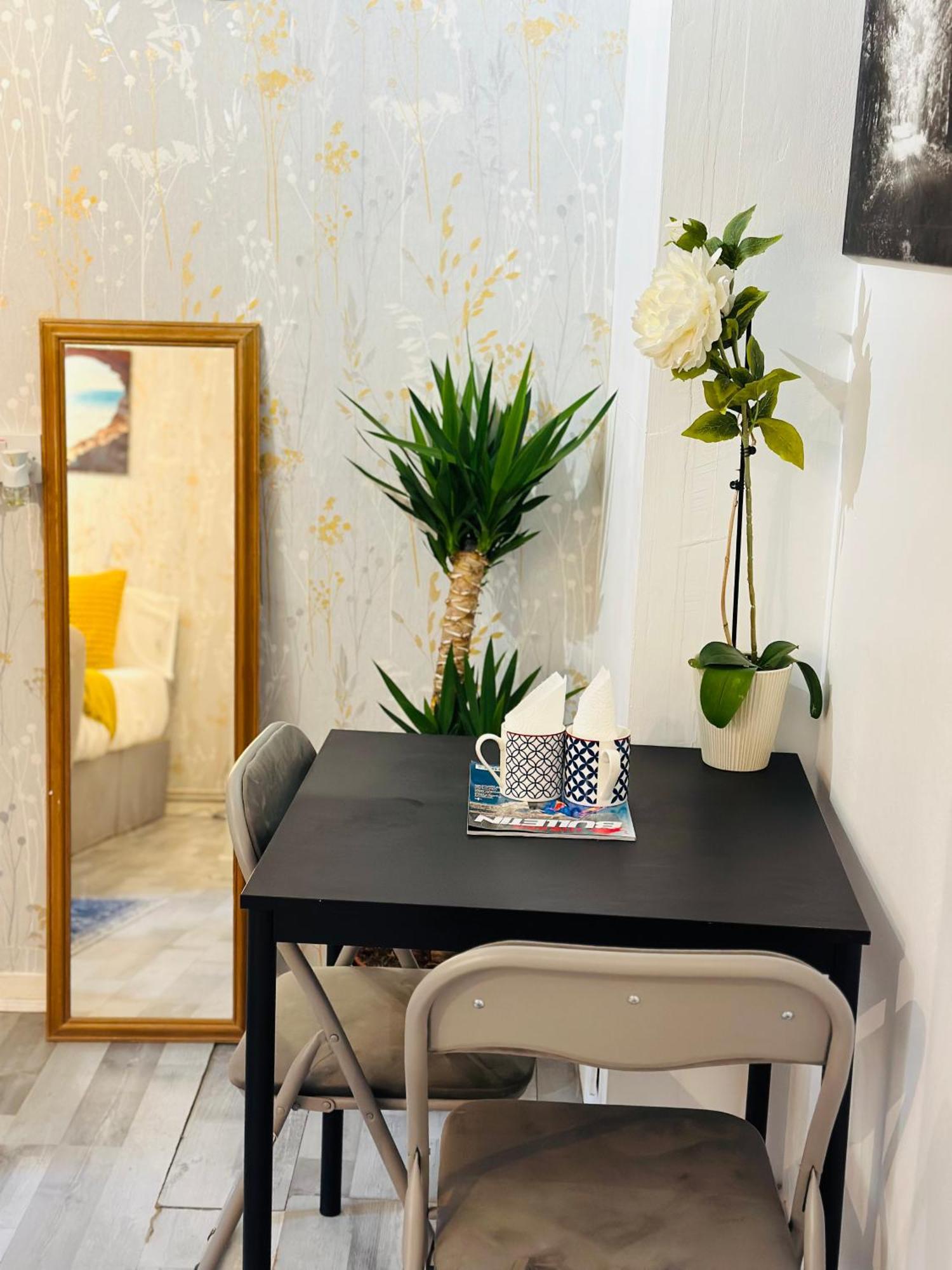 Studio Apartment In London, Bethnal Green Екстер'єр фото