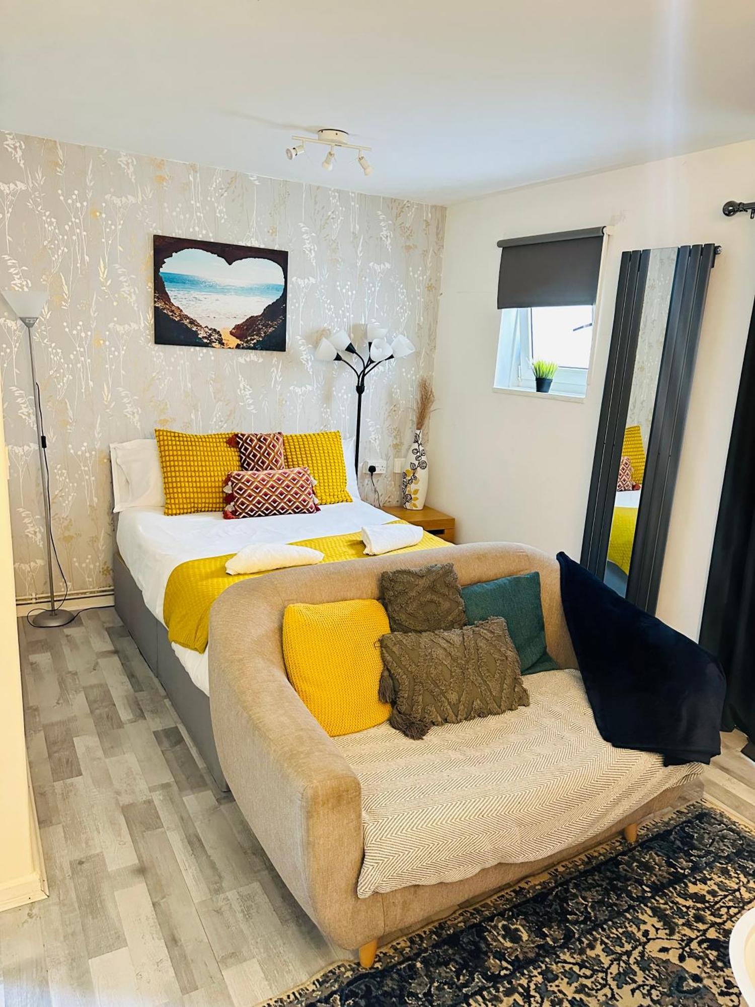 Studio Apartment In London, Bethnal Green Екстер'єр фото